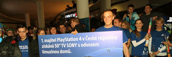 Fotky z půlnočního prodeje PS4 v Praze a Bratislavě