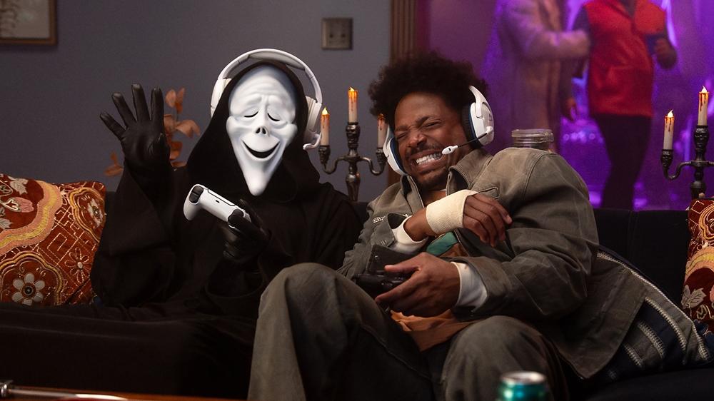 Z tohohle filmu budou mít slabší povahy infarkt. Zabiják Ghostface hlásí návrat a je to naprostý bizár