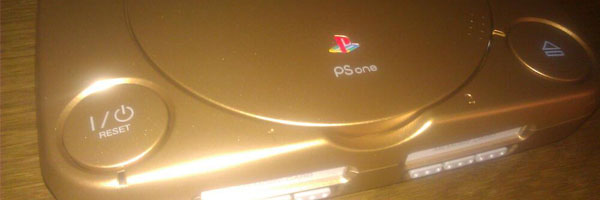 Zlatá verze PSone jako VIP pozvánka na E3