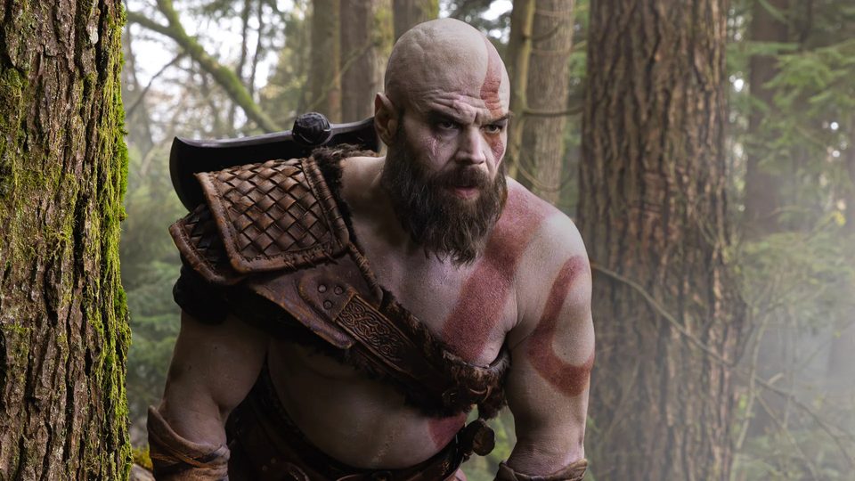 Seriál God of War musí hledat nového Krata, Ryan Hurst se vážně zranil